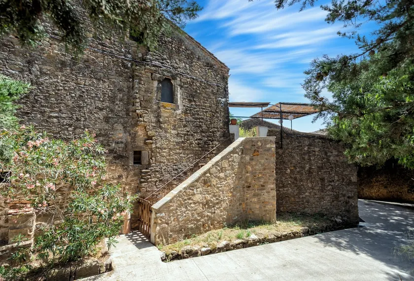 Newly renovated country house on a private estate - Image 1