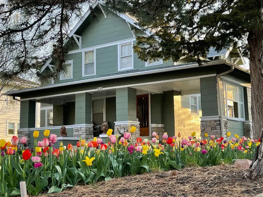 4BR UNL East Campus Historic Home | Sleeps 8 | 3–4 Parking | Pergola + Porch - Image 1