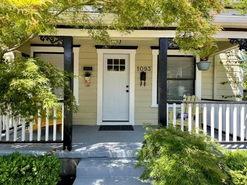 8th Street Cottage - Image 1