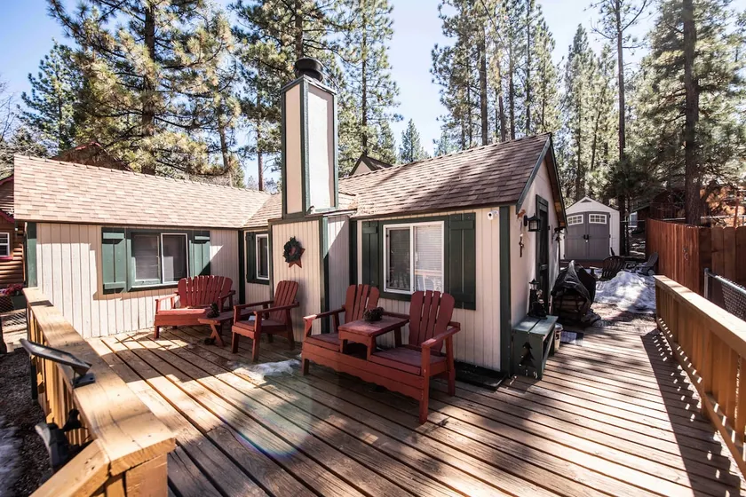 *1930’s Moonridge Chalet in Prime Location/HTUB* - Image 1