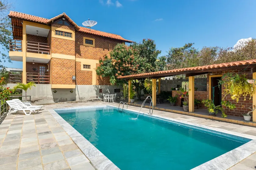 BEAUTIFUL HOUSE IN GRAVATÁ - Image 1