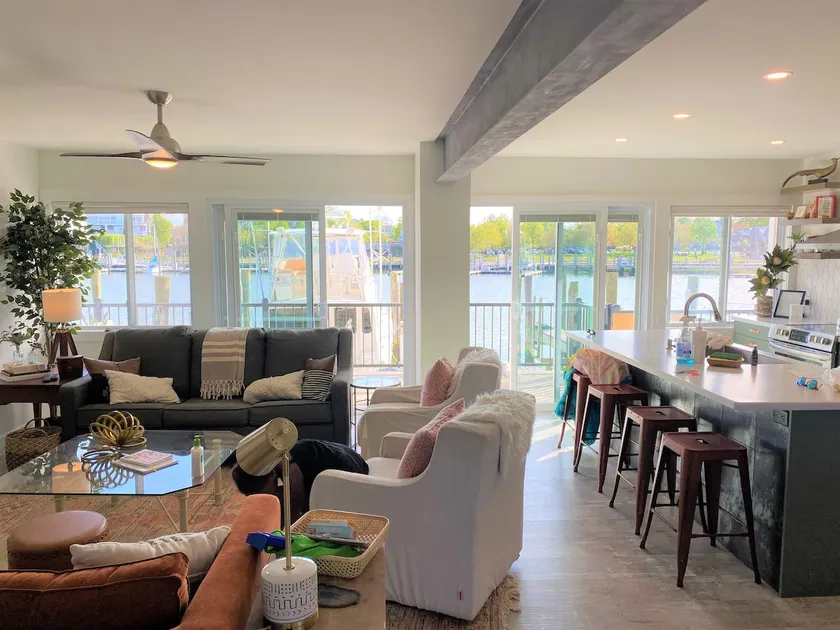 Beautiful Updated Condo Waterfront, Pool, Sunsets - Image 1