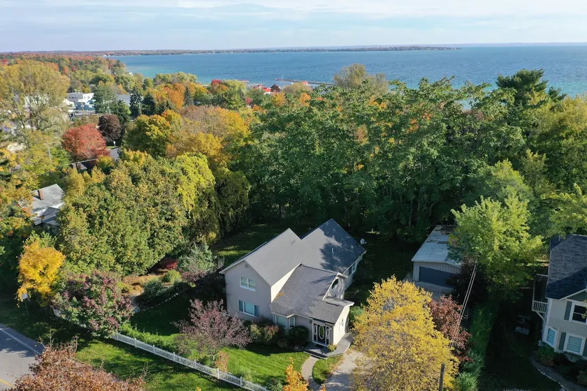 Lake Point Inn - Image 1