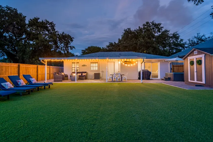 Mahi on Madison: Close to Clearwater Beach w/Huge Fenced Yard & Private Hot Tub - Image 1