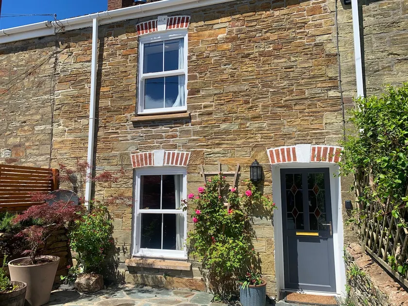 Beautiful Cottage: Sea Views, Parking, Garden - Image 1