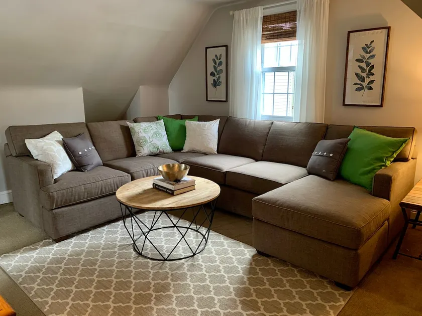 Charming 1 BR Apartment Near Downtown + Beach - Image 1