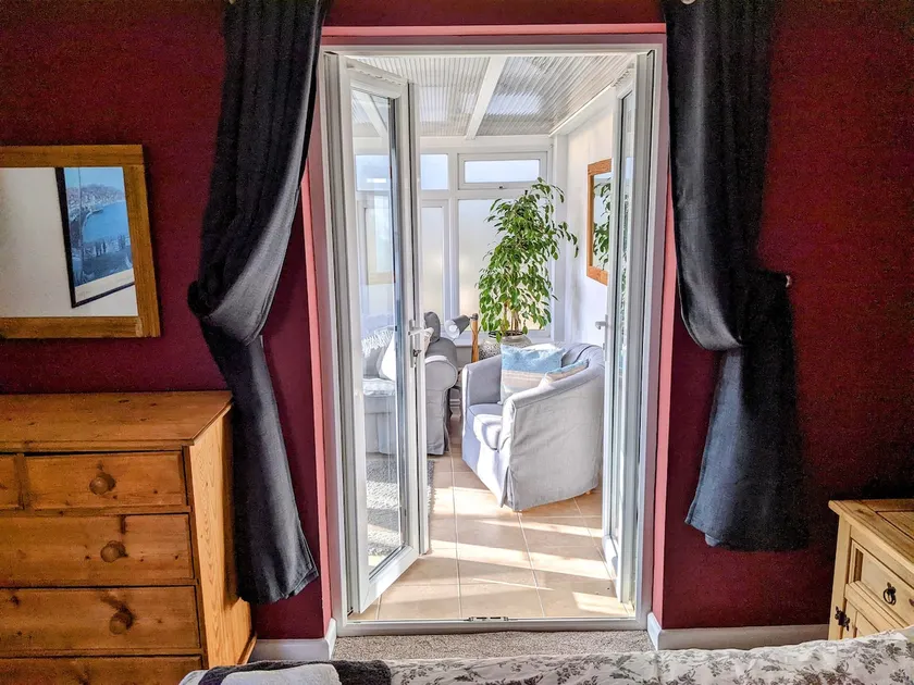Cosy & detached, 10 mins walk from Swanpool beach - Image 1