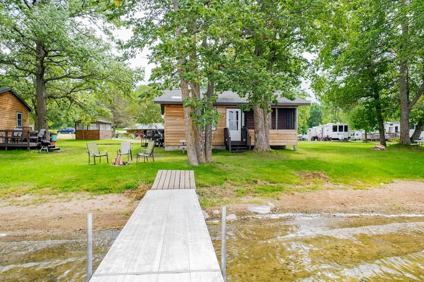 Charming Bluegill cabin w/ screened porch (Resort) - Image 1