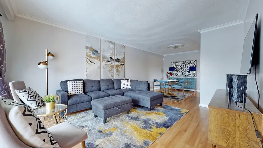 Charming Three Bedroom Flat - Image 1