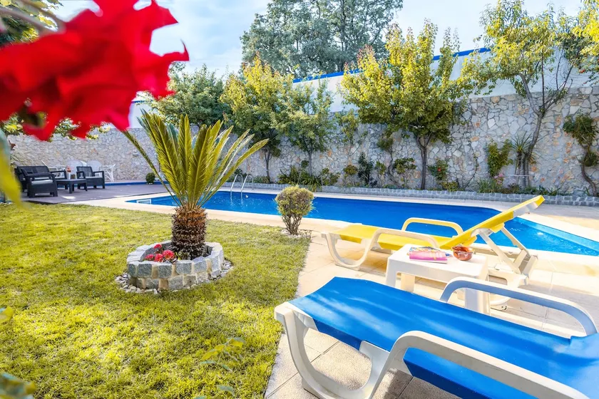 Merveilleux appartement avec barbecue, jardin et piscine | Vue montagne | Avec animaux autorisés - Image 1