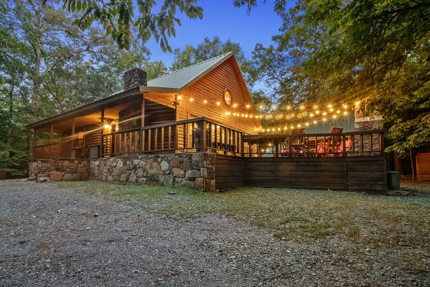 Holiday Road! Cabin with game room & hot tub! - Image 1