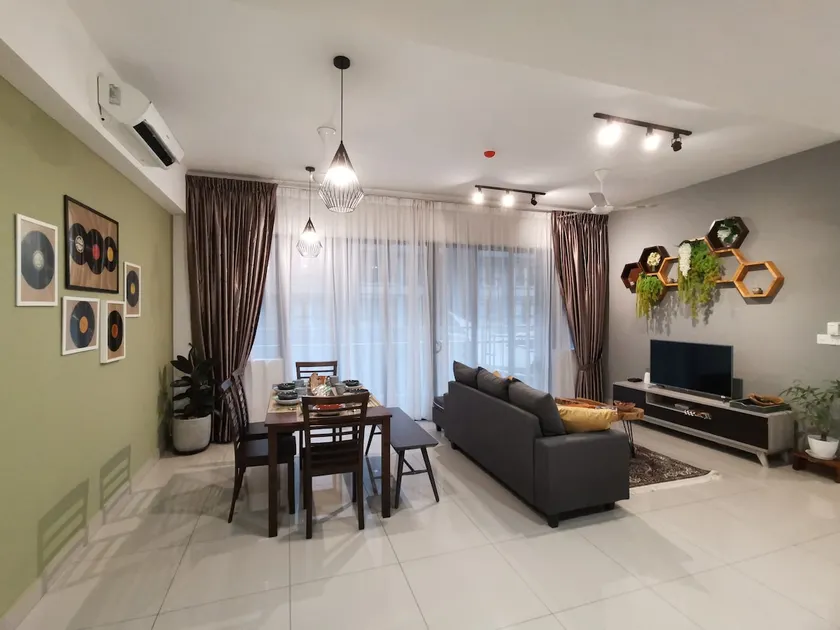 POOLVIEW Geniehome 3BR Free100mbps and Carpark at Utropolis Shah Alam - Image 1