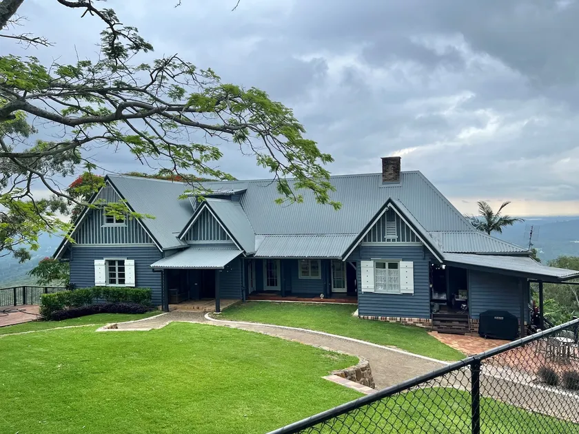 Historic French style mountaintop scenic homestead - Image 1