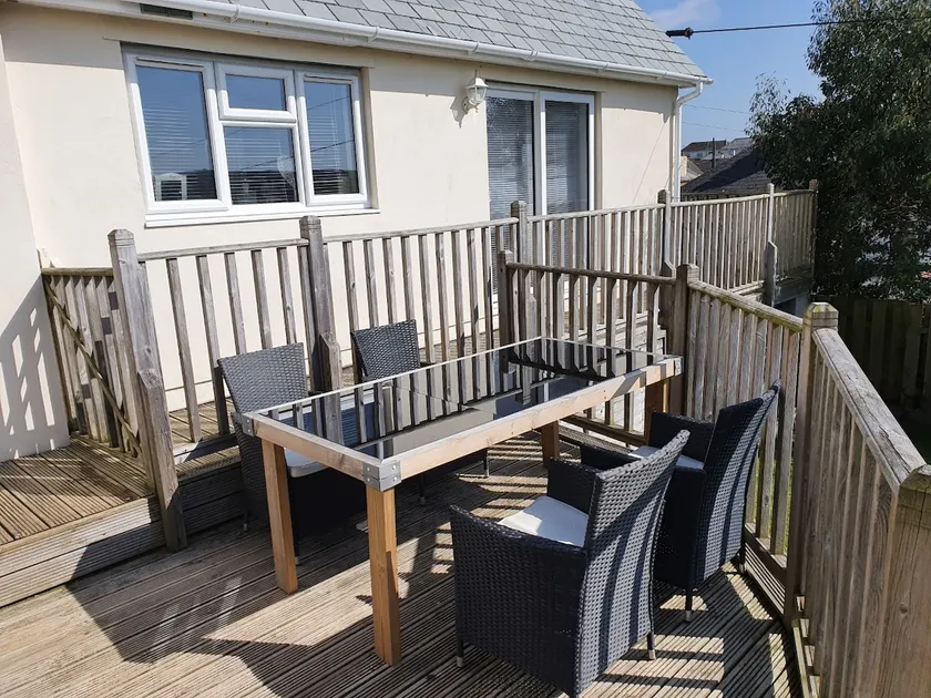 5 Min walk to Bude's finest beaches & town centre - Image 1