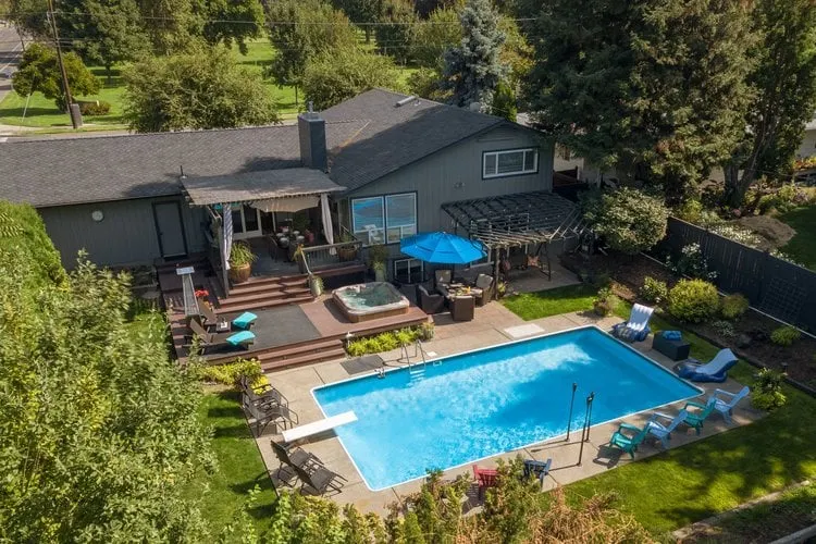 Heated Pool Hot Tub, Steps from Park, Dogs welcome - Image 1