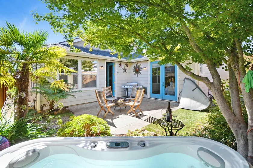 Wine Country Retreat with Hot Tub & Mini Golf - Image 1