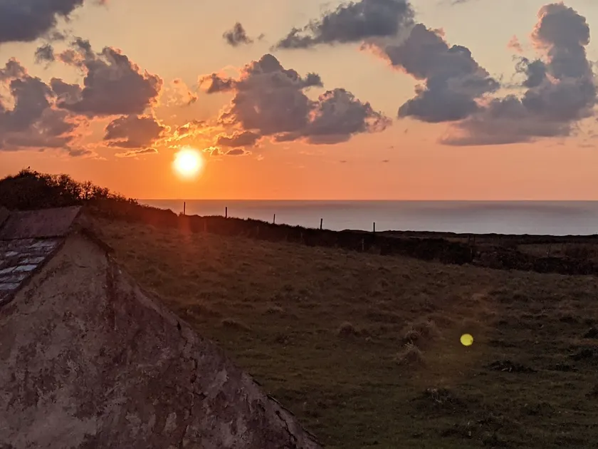 Homestead Cottage -Stunning Sea and Sunset View - Image 1