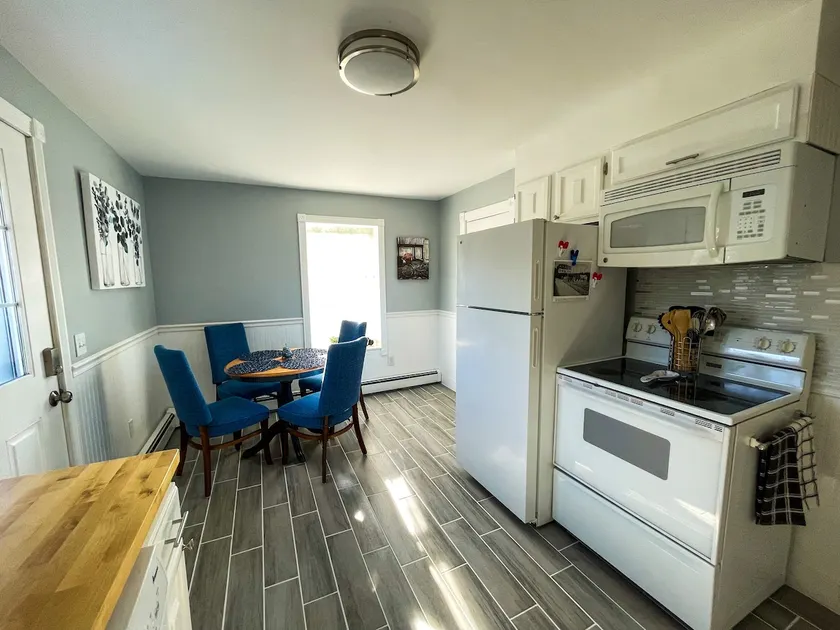 Bright One Bedroom Apartment 5 Min Walk From Beach - Image 1