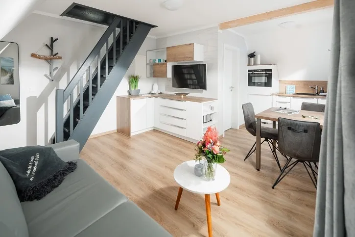 Chic apartment with large balcony - Image 1