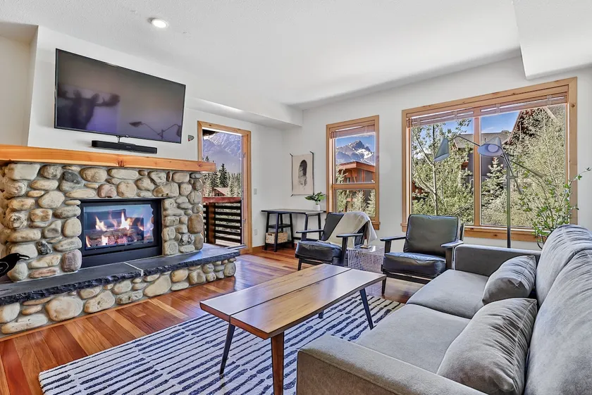 Blue Moose: Creekside retreat, steps from downtown - Image 1