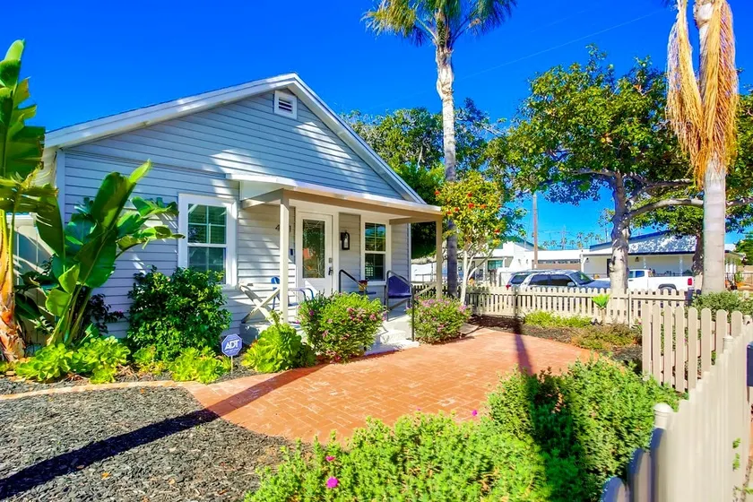 Oceanside Beach Bungalow - Image 1