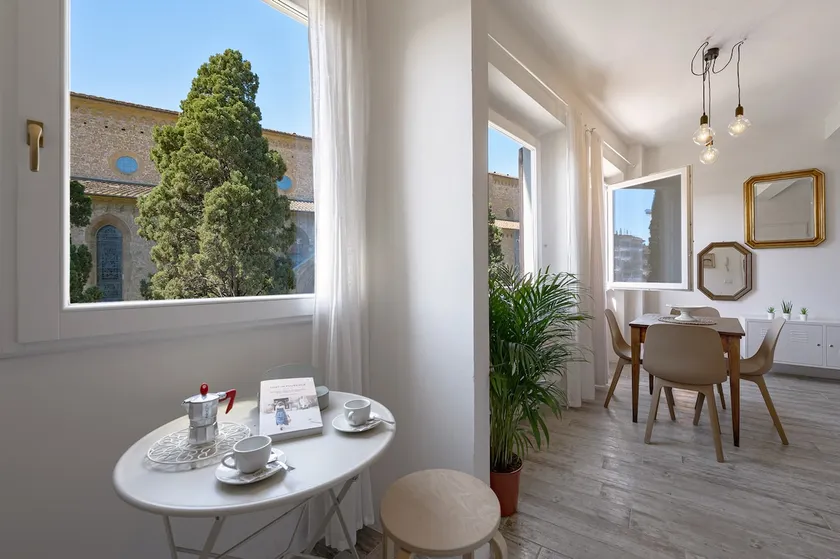 Bright apartment overlooking S. Maria Novella - Image 1