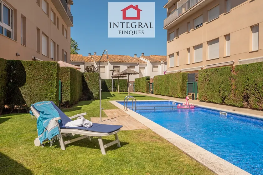 Splash Holiday Home in Palamos - Image 1