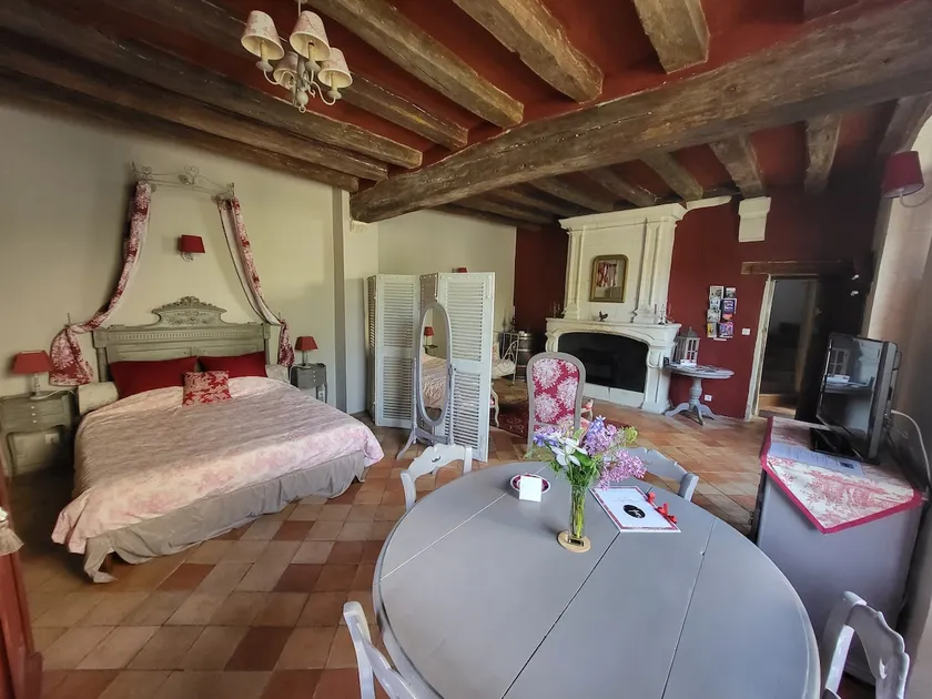 One night in a 16th century mansion - Image 1