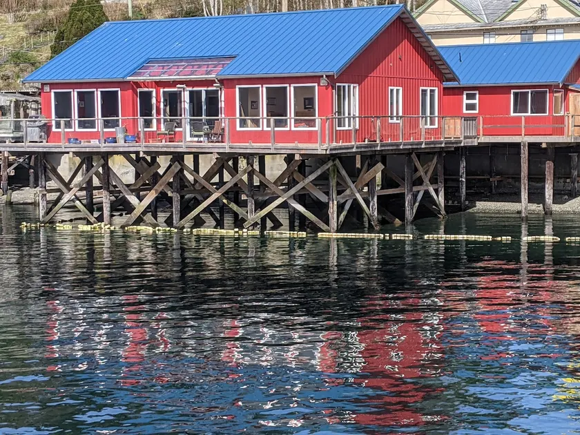 SeaLegs, stunning house over the ocean. - Image 1