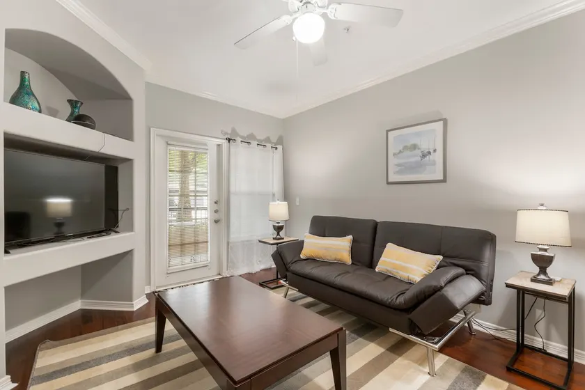 Charming condo - kitchen - desk - 5 min to Kemah! - Image 1