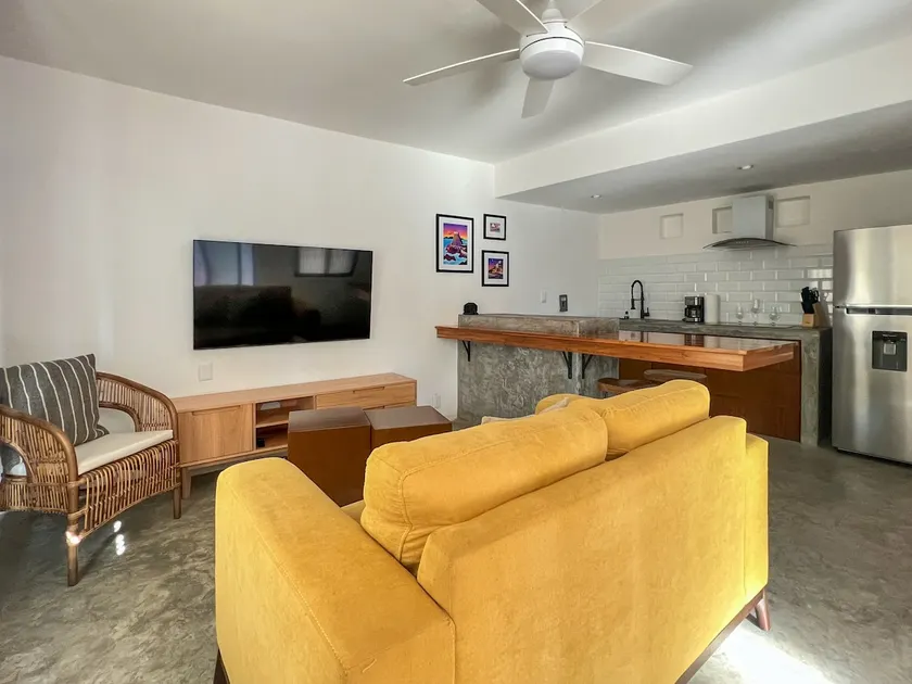 One-bedroom flat in Olas Altas, 300ft from beach - Image 1