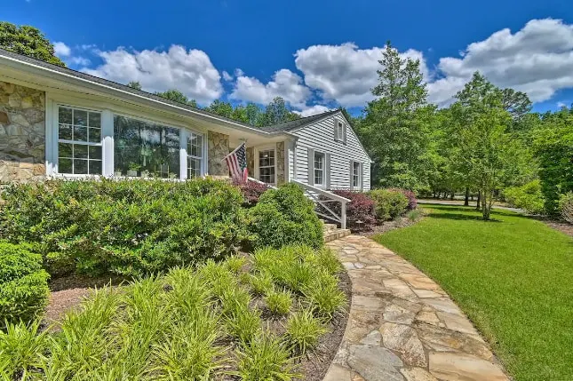 The Bookery - Bright, Airy home with Fenced Yard - Image 1