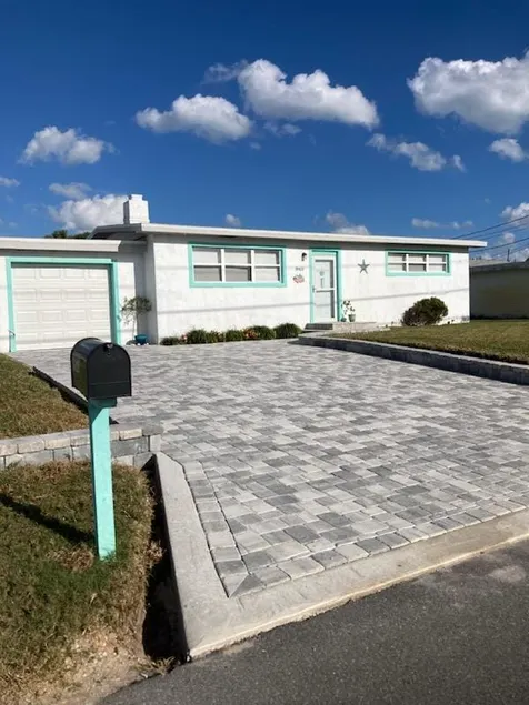 2br/1bth house, walk to beach - Image 1