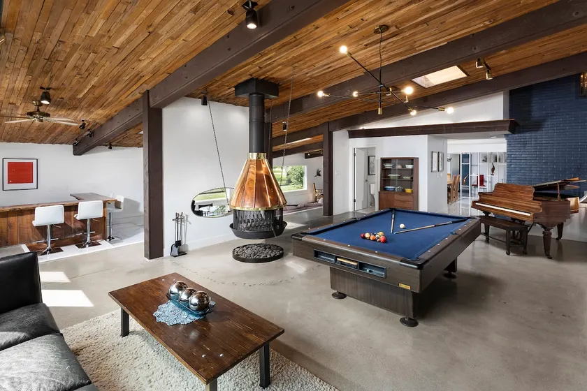 RARE Mid-Mod Home. Spacious inside-and-out. - Image 1