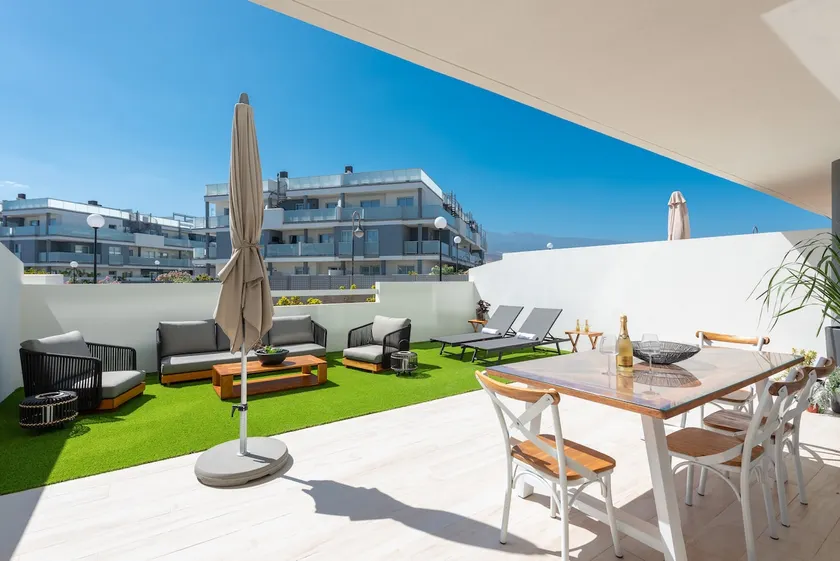 Explorer's Beach Apartment - Image 1