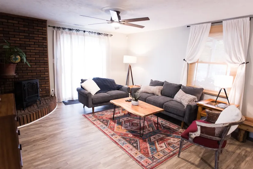 Country home, full kitchen, firepit, 11 mi to UTK. - Image 1