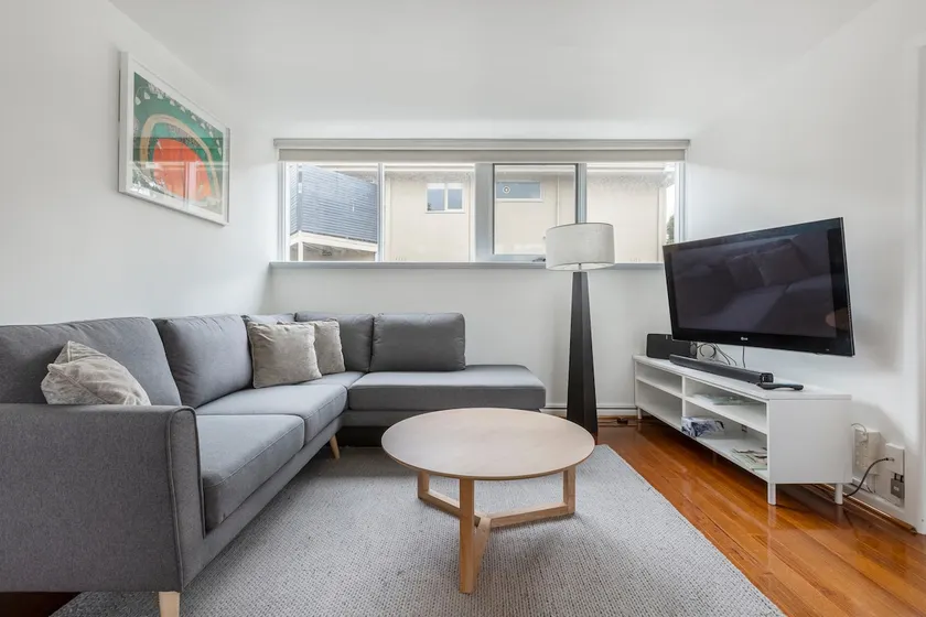 Bright and Modern Space with a Balcony and Parking - Image 1