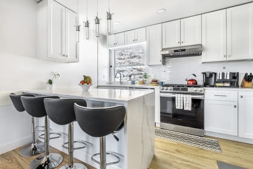 Elegant, Spacious Rivertown Home, minutes from NYC - Image 1