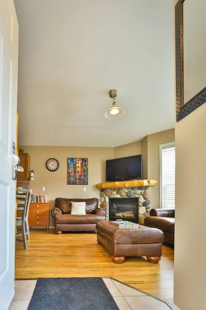 3-Story Condo / Mountain Views / Board Games - Image 1