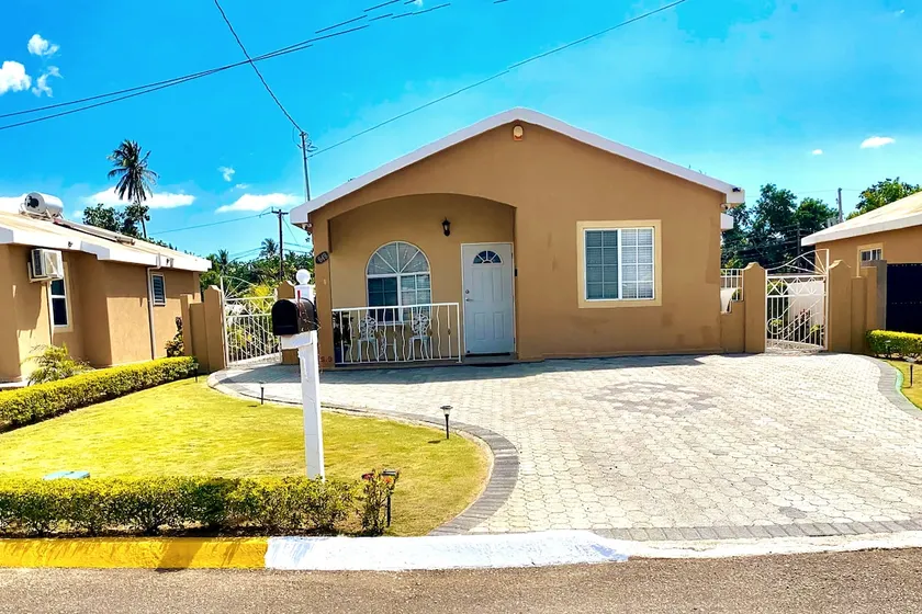Hidden Gem by Shekinah Homes 2Bd 1Bath, Pool - Image 1