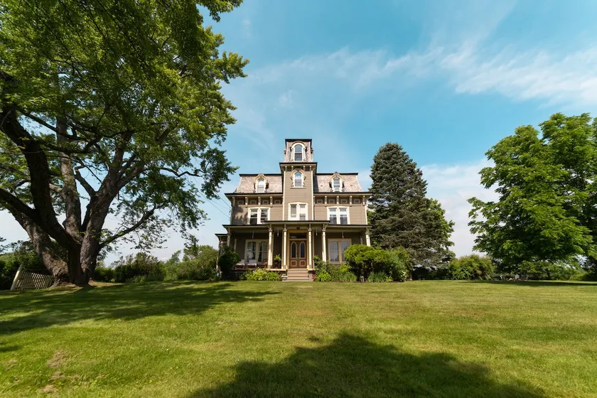 7 Bd Victorian btw Coxsackie & Athens + pool - Image 1