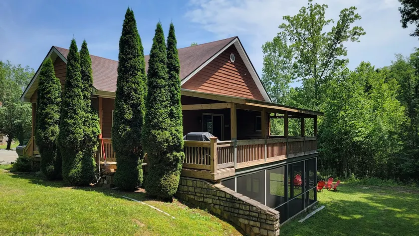 Cozy Cabin w/Hot Tub in Lake Cumberland Resort, KY - Image 1