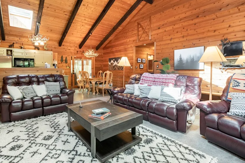 Stylish Log Cabin Getaway in the Pocono Mountains - Image 1