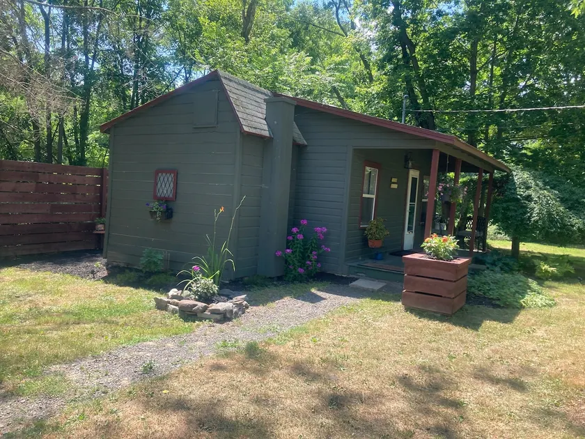 Cozy cottage, great breakfast and live music - Image 1