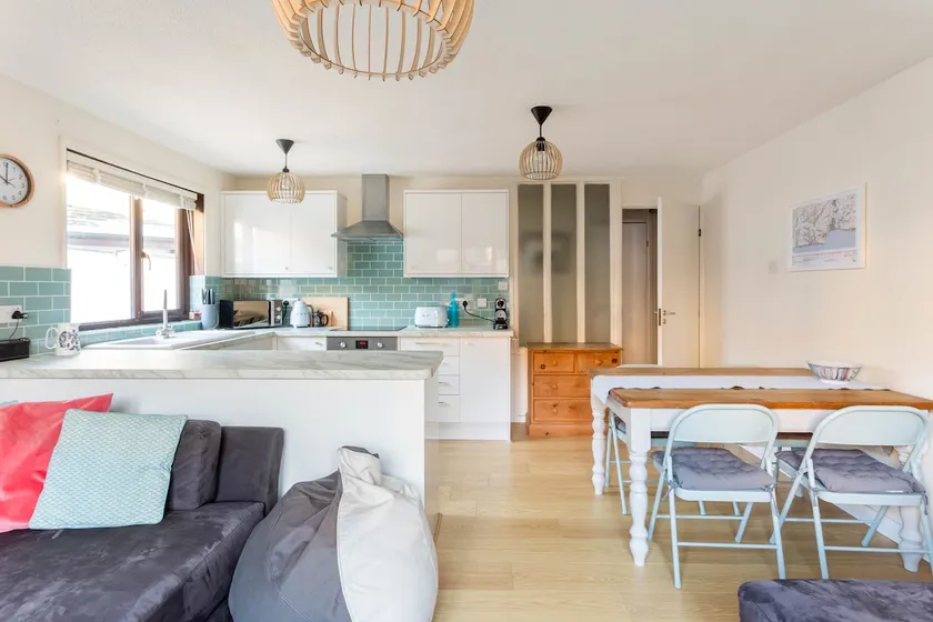 Fantastic Ground Floor Flat, near to the beach - Image 1