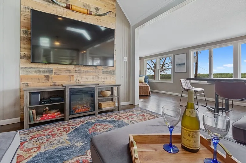 Luxury River Front Cottage With Hot Tub & Spectacular Views  - Image 1