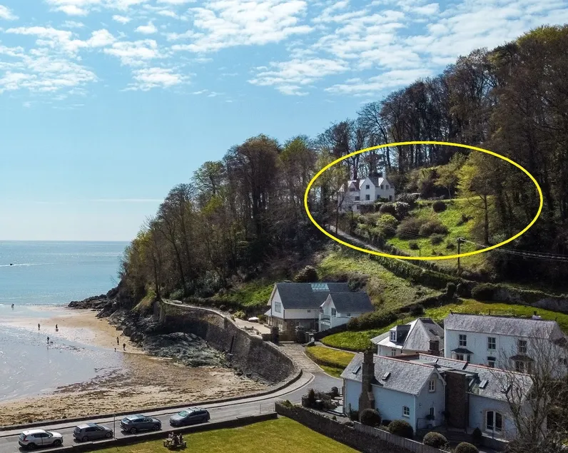 Stylish house, stunning views overlooking beach - Image 1