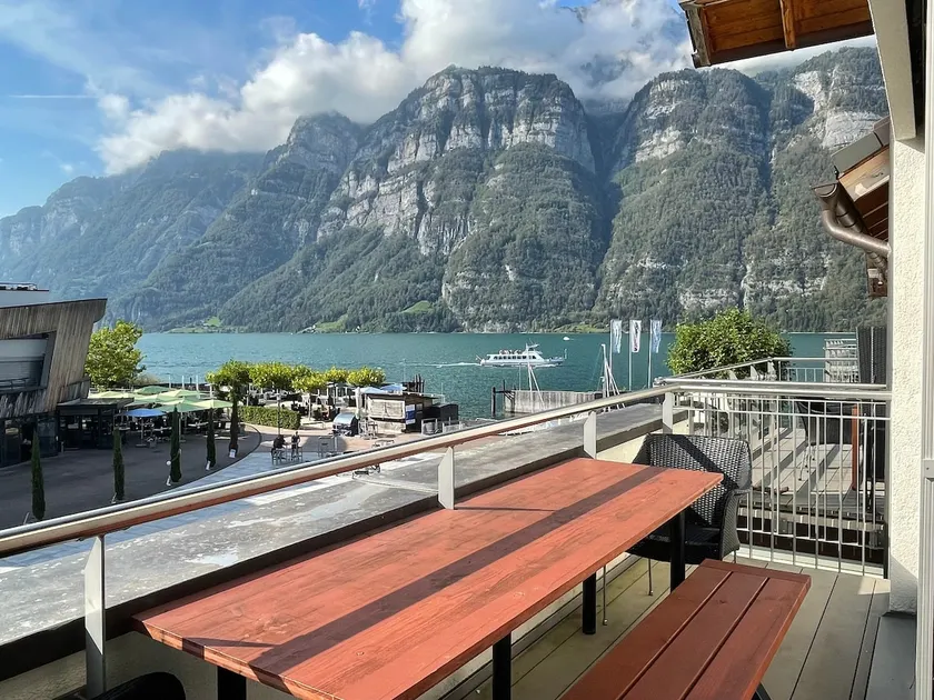 Spacious, luxurious gallery penthouse on the lake - Image 1