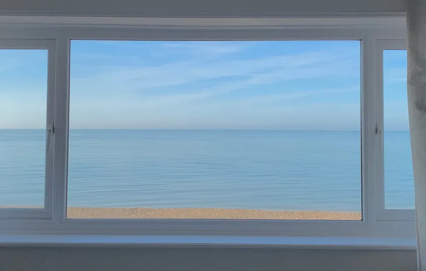 Stunning beachfront home with panoramic sea views - Image 1
