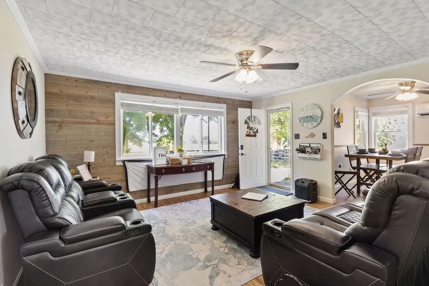 Cozy Farmhouse near Mammoth Cave on 45+ acre animal farm - Image 1